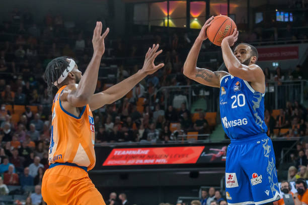 年轻中卫不 年轻中卫不