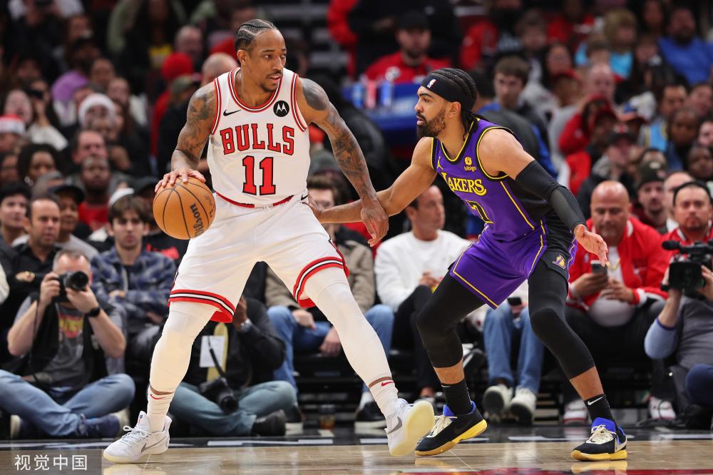 一群体在球 一群体在球